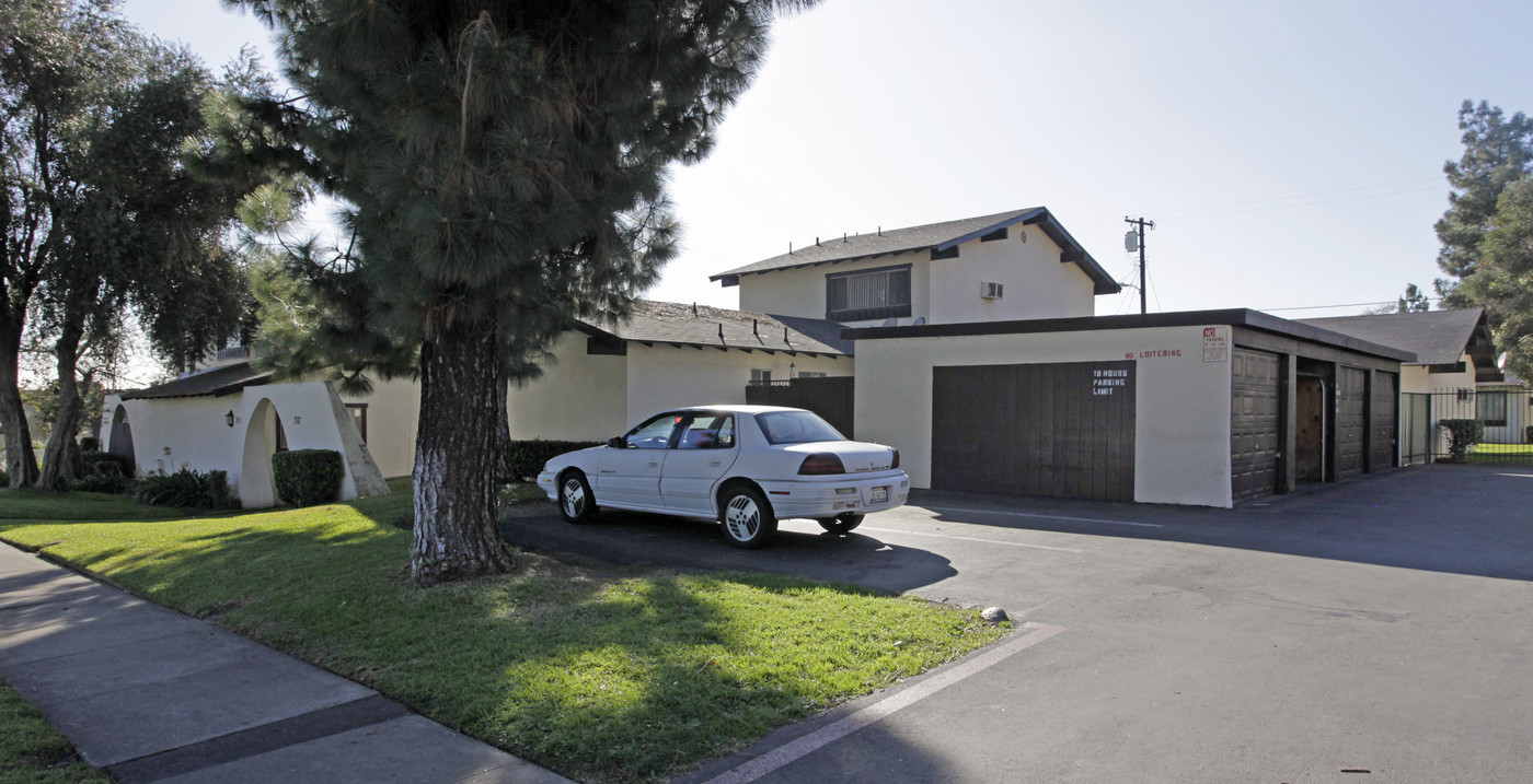 387-395 Sinclair Ave in Upland, CA - Building Photo