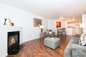 3318 30th Ave SW, Unit B 505 in Seattle, WA - Building Photo - Building Photo