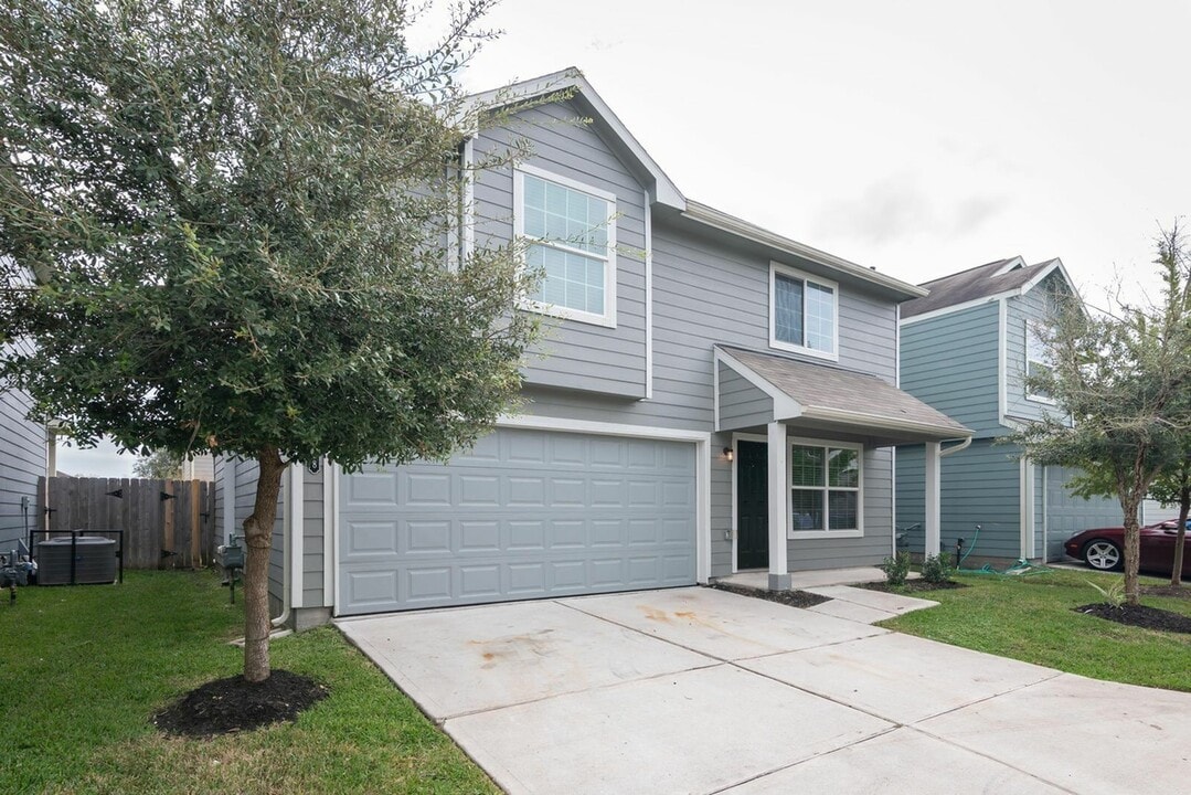 5438 Quail Cove Ln in Houston, TX - Building Photo