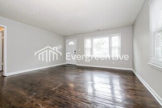 319 S Hocker Ave in Independence, MO - Building Photo - Building Photo