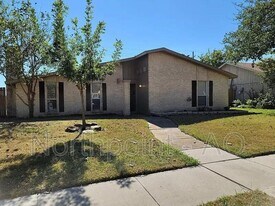 1362 Applegate Dr in Lewisville, TX - Building Photo