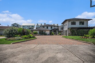 107 Cedar Ln in Seabrook, TX - Building Photo - Building Photo