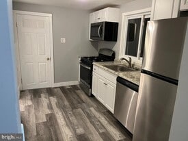 262 Crown Point Rd in West Deptford, NJ - Building Photo