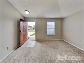 8384 Argyle Corners Dr in Jacksonville, FL - Foto de edificio - Building Photo