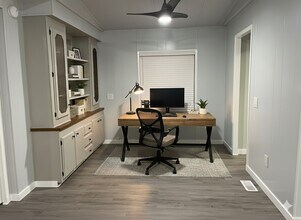 3911 Victory Dr SW in Port Orchard, WA - Foto de edificio - Building Photo