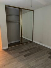 1902 Grand Bahama Dr E, Unit Palm Springs Condo in Palm Springs, CA - Foto de edificio - Building Photo