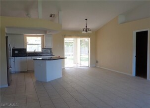 1101 NW 19th Pl in Cape Coral, FL - Foto de edificio - Building Photo