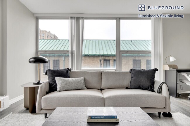 5600 N Sheridan Rd in Chicago, IL - Foto de edificio - Building Photo