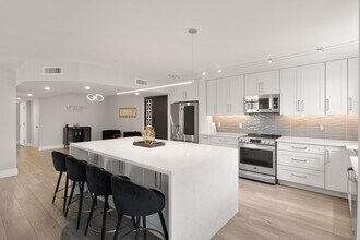 6502 N Central Ave, Unit Unit A103 in Phoenix, AZ - Building Photo - Building Photo