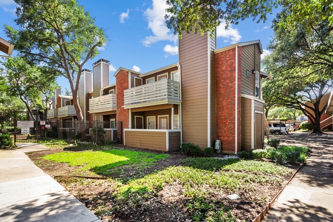 3641 W Northgate Dr, Unit 208