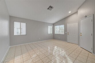 9020 Square Knot Ave in Las Vegas, NV - Foto de edificio - Building Photo