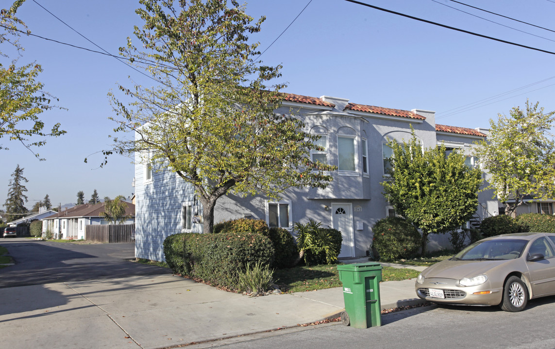 244-264 Blossom in Hayward, CA - Foto de edificio