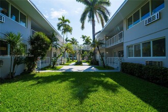 1185 98th St, Unit 8 in Bay Harbor Islands, FL - Foto de edificio - Building Photo