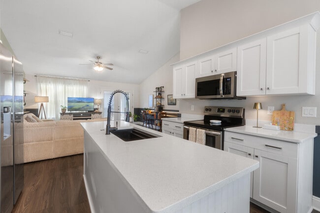 6042 Capitol Dr in Gulf Breeze, FL - Building Photo - Building Photo