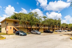 Lakeside At Tamarac in Tamarac, FL - Building Photo