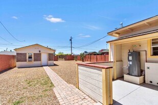 2205 W Adams St in Phoenix, AZ - Building Photo