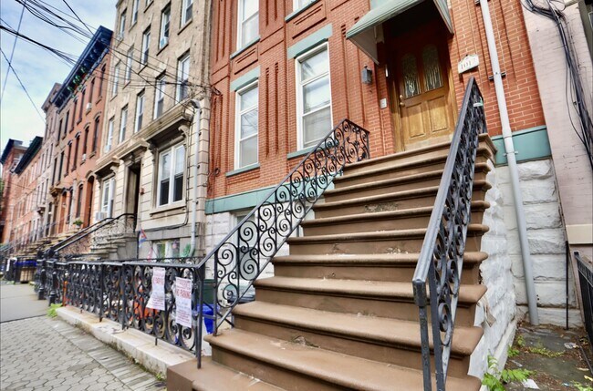 1017 Park Ave-Unit -1 in Hoboken, NJ - Building Photo - Building Photo