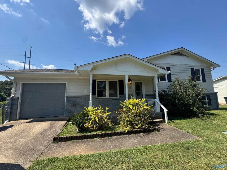 10020 Strong Dr SE in Huntsville, AL - Building Photo