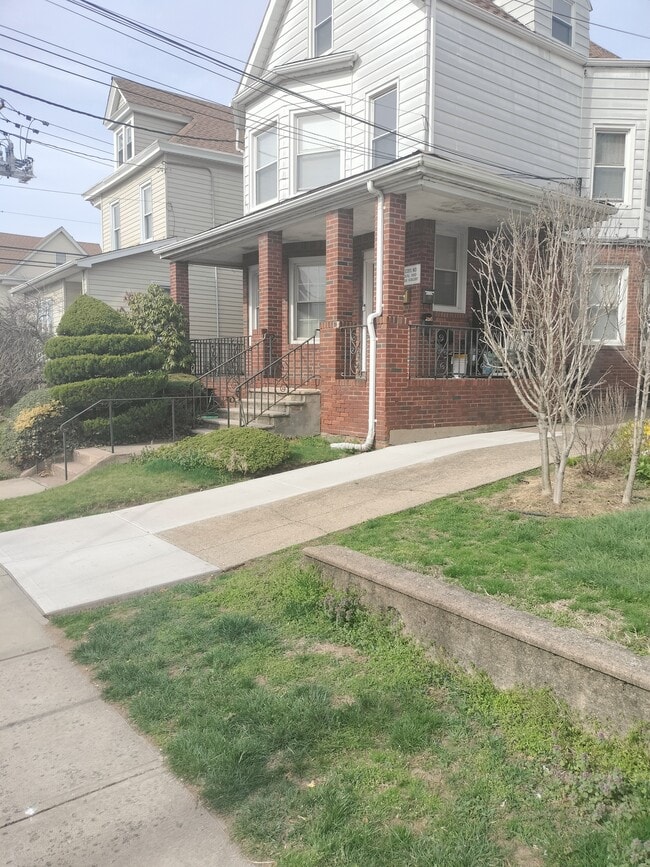 122 Marsellus Pl, Unit 3 in Garfield, NJ - Building Photo - Building Photo