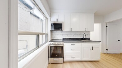 1252 Davenport Rd in Toronto, ON - Building Photo - Building Photo