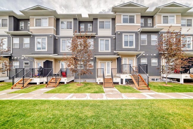 710 Sage Hill Grove NW in Calgary, AB - Building Photo - Building Photo