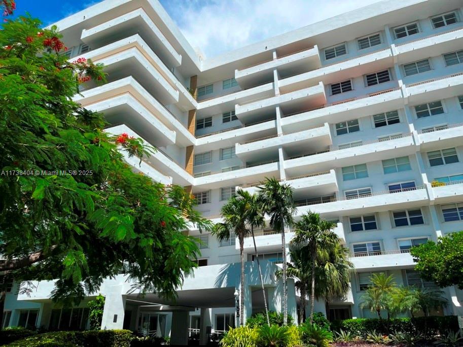 155 Ocean Ln Dr in Key Biscayne, FL - Foto de edificio