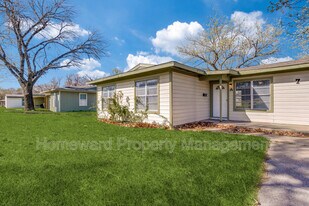 7 Pershing Dr in Denison, TX - Building Photo