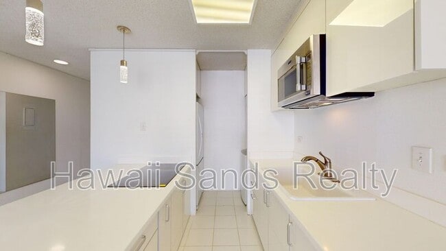 320 Liliuokalani St in Honolulu, HI - Building Photo - Building Photo