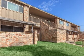 2401 La Vista Ave in McAllen, TX - Building Photo - Building Photo