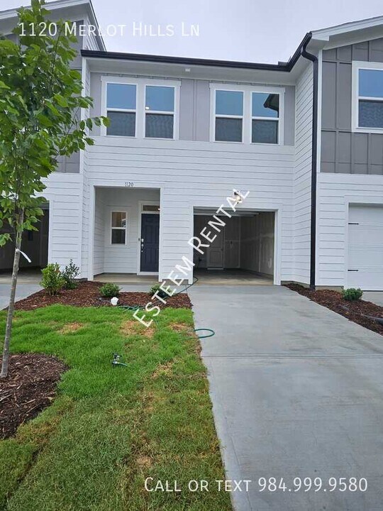 1120 Merlot Hills Ln. in Durham, NC - Foto de edificio
