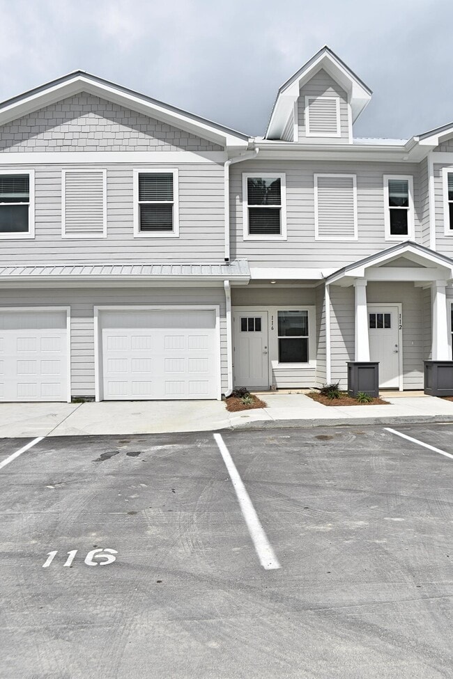 116 Date Palm Ln in Freeport, FL - Foto de edificio - Building Photo