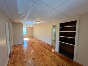 131 School St, Unit 2L in North Brookfield, MA - Building Photo - Building Photo
