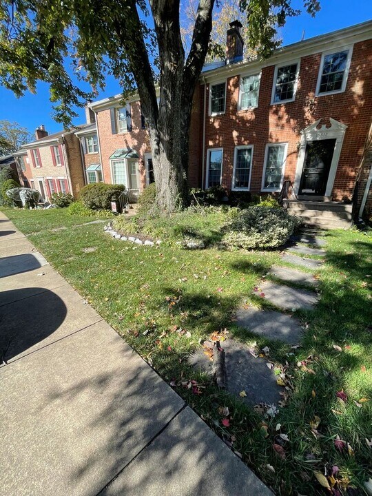 10520 Assembly Dr in Fairfax, VA - Building Photo