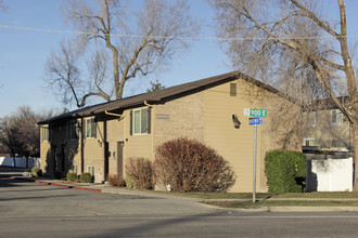 Bristle Pines Apartments in Salt Lake City, UT - Building Photo - Building Photo