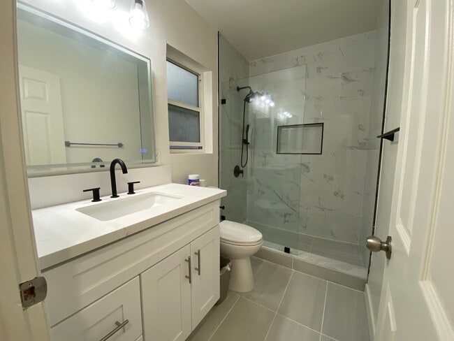 1255 26th St in Santa Monica, CA - Building Photo - Building Photo