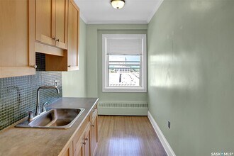2305-2305 Victoria Ave in Regina, SK - Building Photo - Building Photo