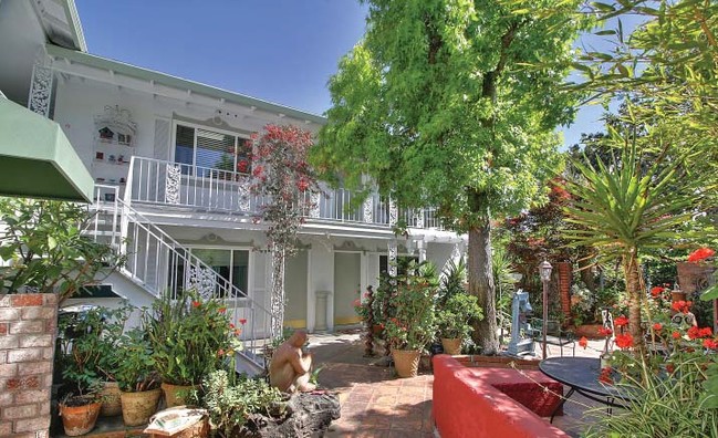 884 Park Dr in Mountain View, CA - Foto de edificio - Building Photo
