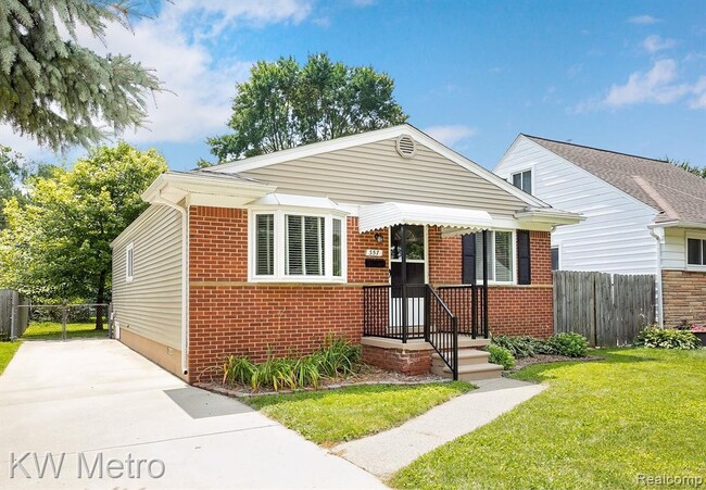 357 Massoit St in Clawson, MI - Building Photo - Building Photo