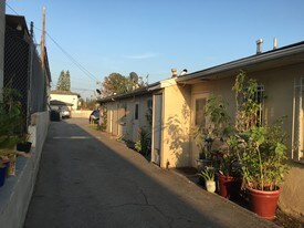 432 N Poplar Ave in Montebello, CA - Building Photo