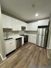 50 Evergreen St, Unit 18 in Boston, MA - Building Photo - Building Photo