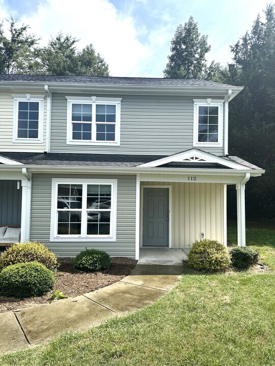 112 Brickyard Ln in Lillington, NC - Building Photo