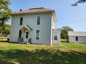 1738 Racine Ave in Mount Union, IA - Building Photo - Building Photo