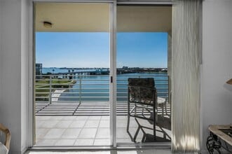 7882 Sailboat Key Blvd S in South Pasadena, FL - Building Photo - Building Photo