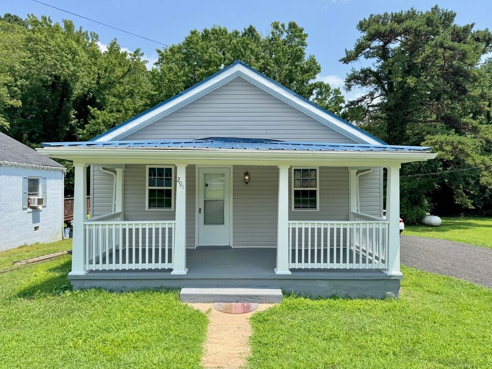 291 Main St in Brodnax, VA - Building Photo