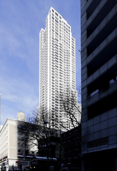 55 E Erie St in Chicago, IL - Building Photo