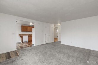 813 Woodford Ave N in Kent, WA - Building Photo - Building Photo