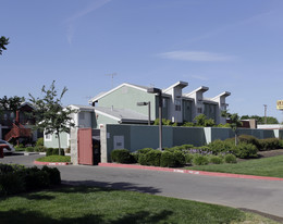 New Dimensions Apartments in Woodland, CA - Building Photo