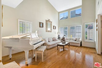 7435 Bobbyboyar Ave in Los Angeles, CA - Building Photo - Building Photo