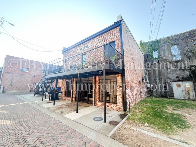 112 W Knox St in Ennis, TX - Building Photo - Building Photo