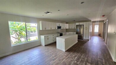 324 NE 34th St in Oakland Park, FL - Building Photo - Building Photo